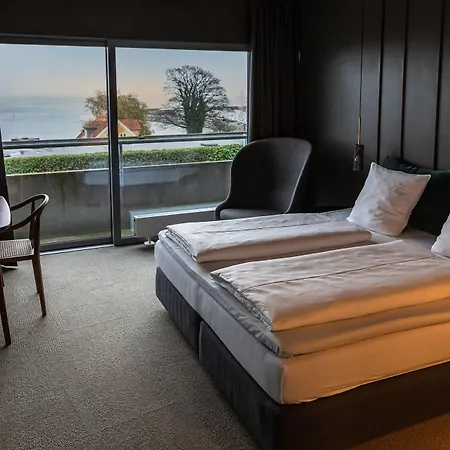 Marina Hotel 3*