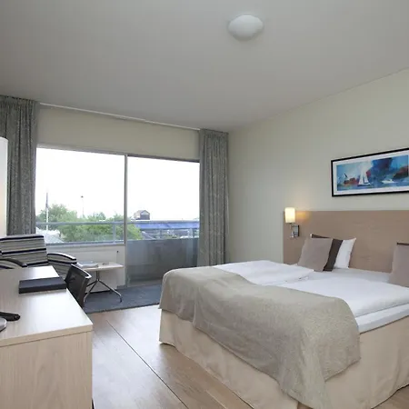 Marina Hotel